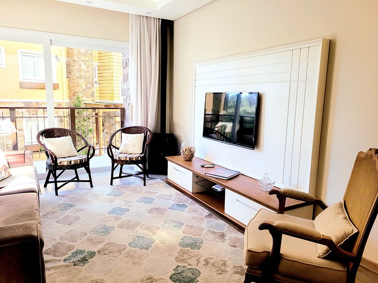 103/3 Excelente apartamento com piscina aquecida, café (opci