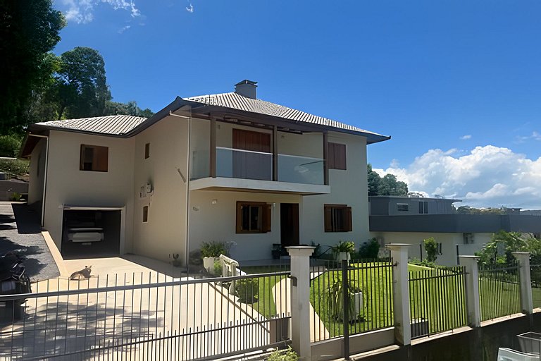 Casa vista das colinas