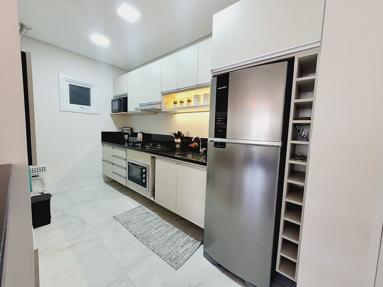 308-3 Excelente apartamento com piscina aquecida, próximo ao