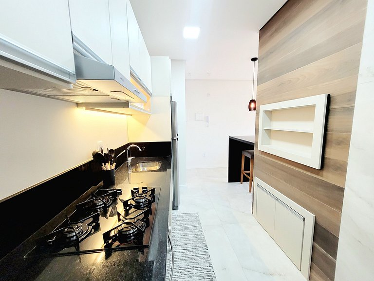 308-3 Excelente apartamento com piscina aquecida, próximo ao
