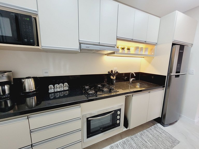 308-3 Excelente apartamento com piscina aquecida, próximo ao