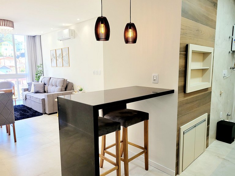 308-3 Excelente apartamento com piscina aquecida, próximo ao