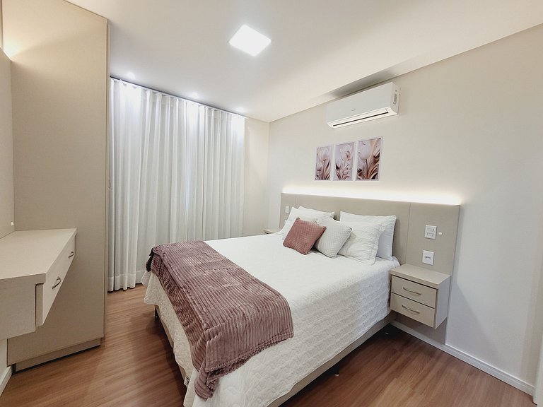 308-3 Excelente apartamento com piscina aquecida, próximo ao