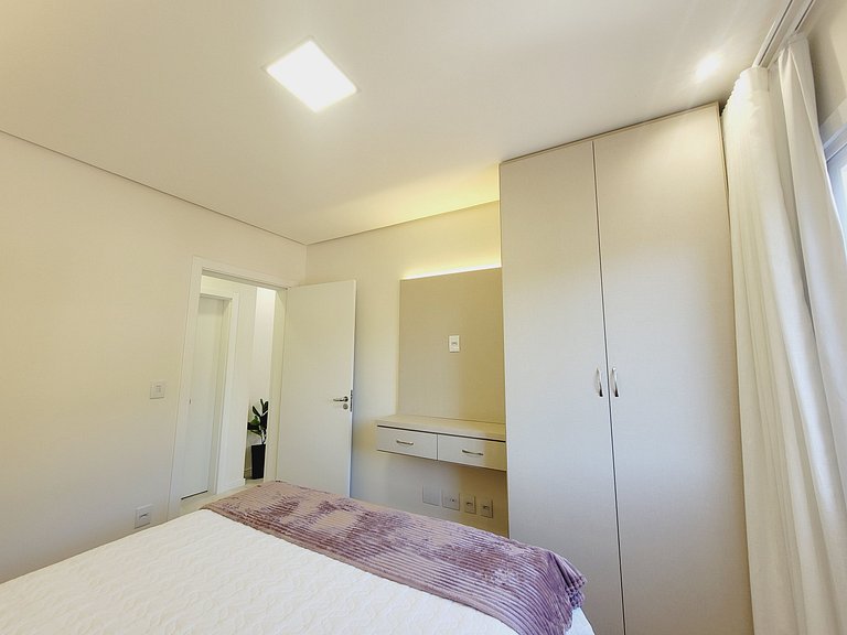 308-3 Excelente apartamento com piscina aquecida, próximo ao