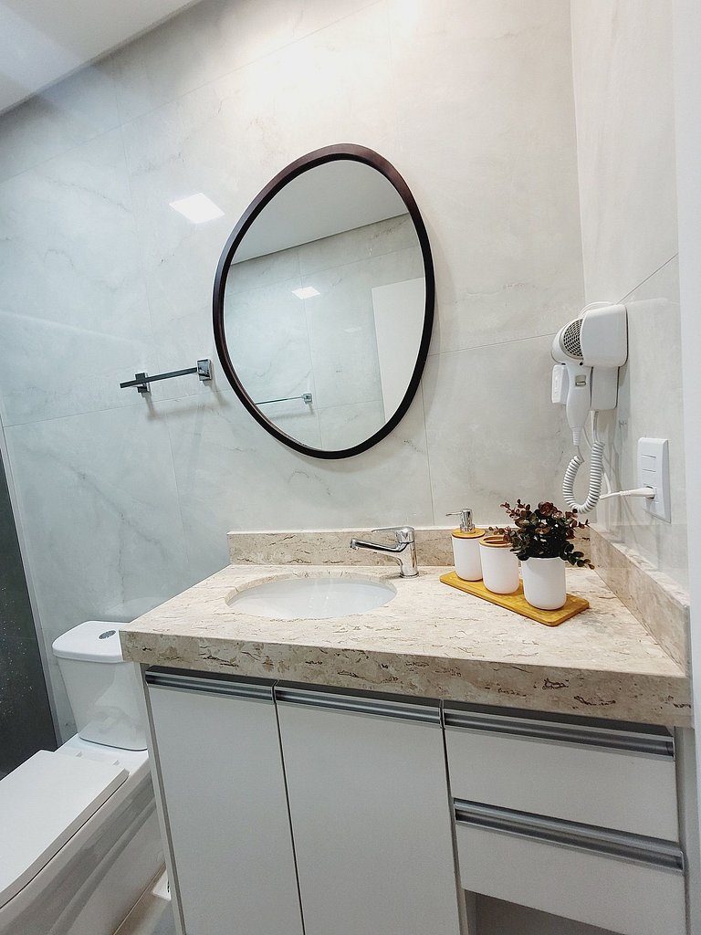 308-3 Excelente apartamento com piscina aquecida, próximo ao