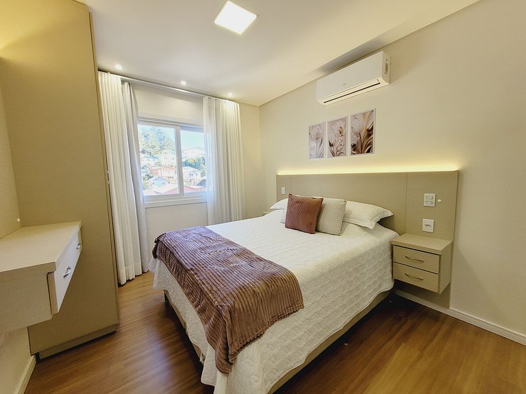 308-3 Excelente apartamento com piscina aquecida, próximo ao