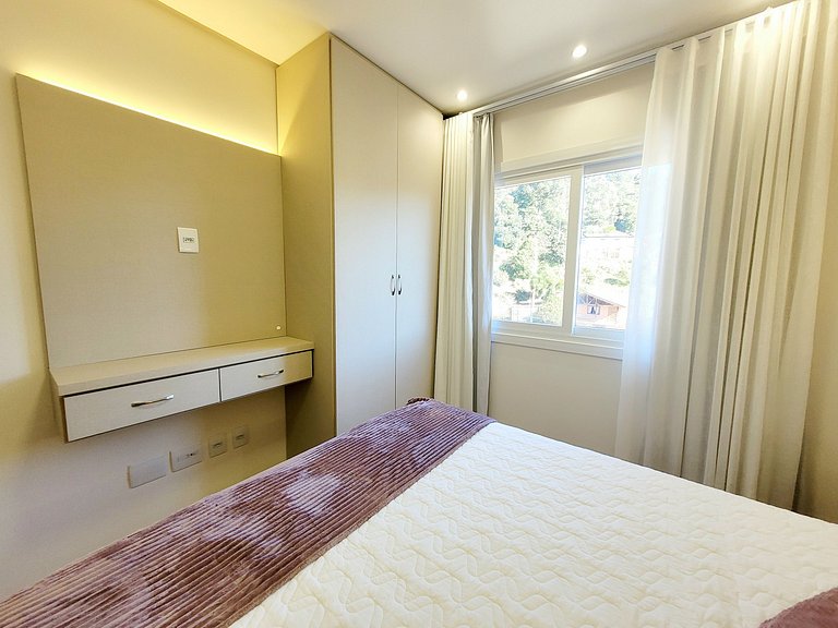 308-3 Excelente apartamento com piscina aquecida, próximo ao