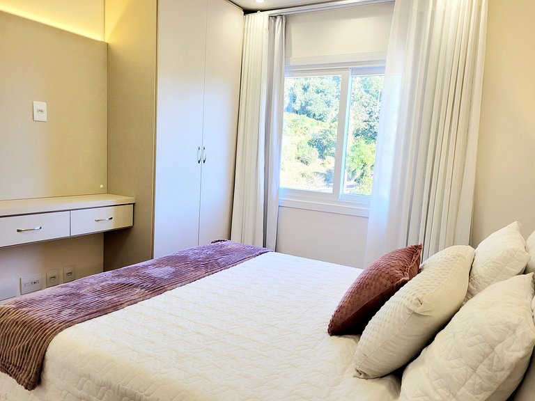 308-3 Excelente apartamento com piscina aquecida, próximo ao