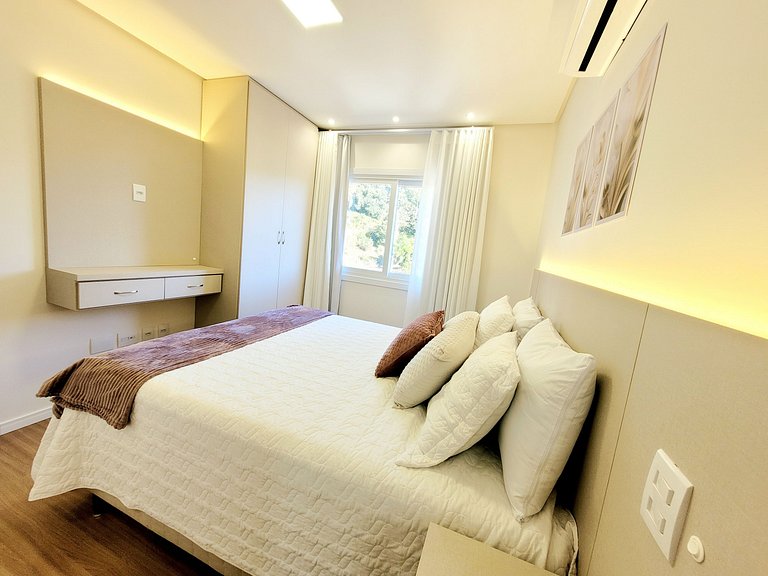 308-3 Excelente apartamento com piscina aquecida, próximo ao