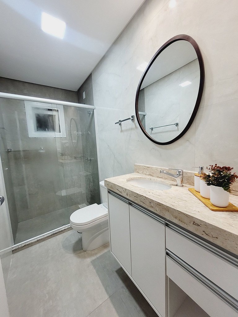 308-3 Excelente apartamento com piscina aquecida, próximo ao