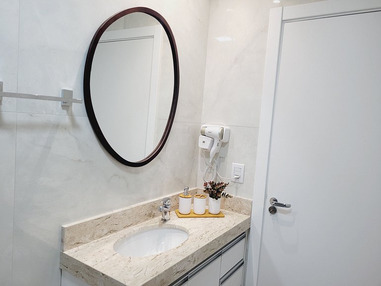 308-3 Excelente apartamento com piscina aquecida, próximo ao