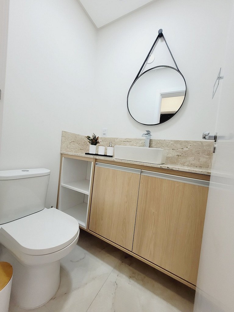 308-3 Excelente apartamento com piscina aquecida, próximo ao