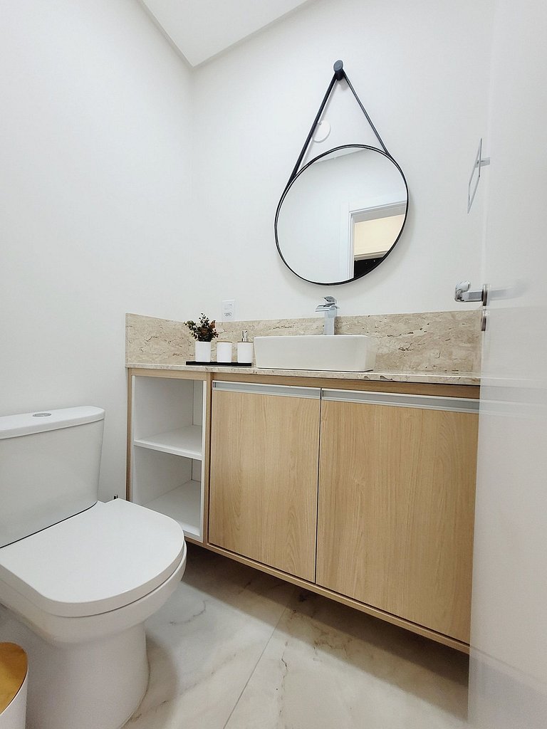 308-3 Excelente apartamento com piscina aquecida, próximo ao