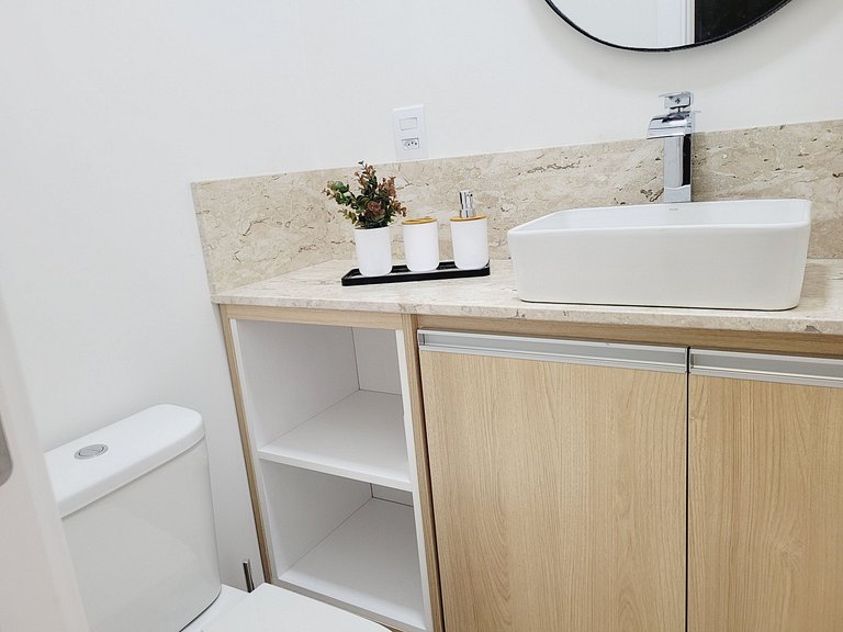 308-3 Excelente apartamento com piscina aquecida, próximo ao