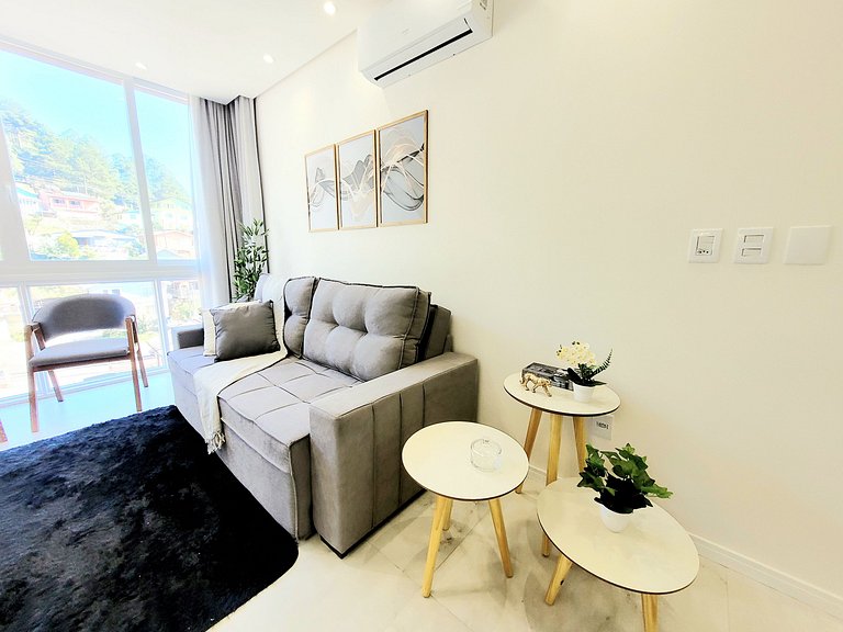 308-3 Excelente apartamento com piscina aquecida, próximo ao