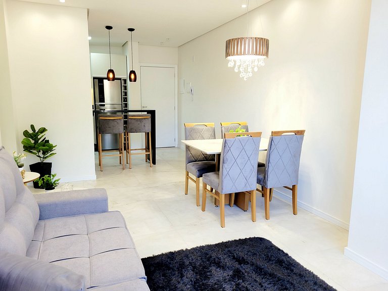 308-3 Excelente apartamento com piscina aquecida, próximo ao
