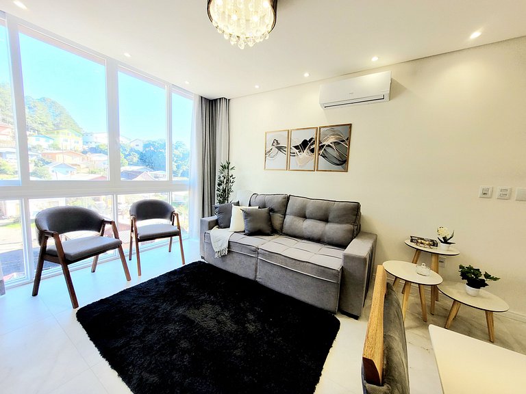 308-3 Excelente apartamento com piscina aquecida, próximo ao
