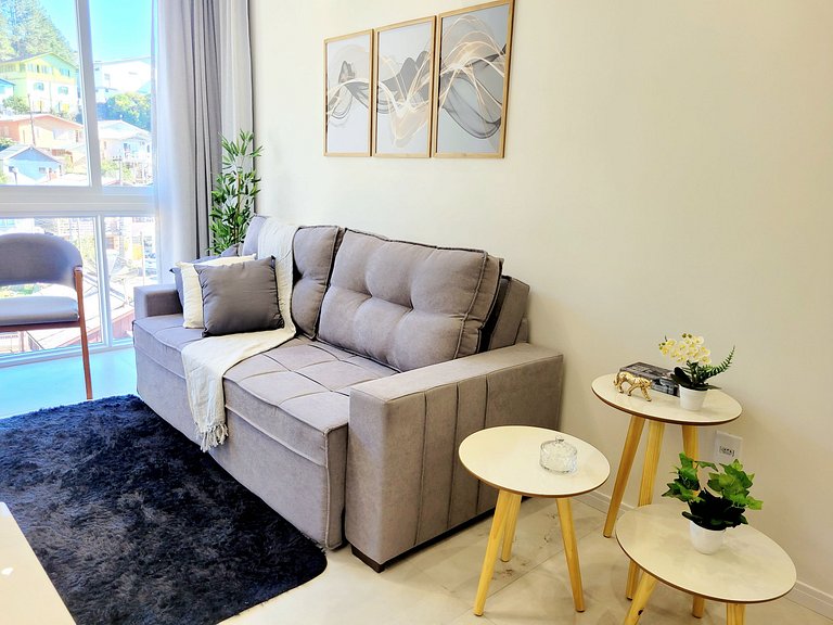 308-3 Excelente apartamento com piscina aquecida, próximo ao