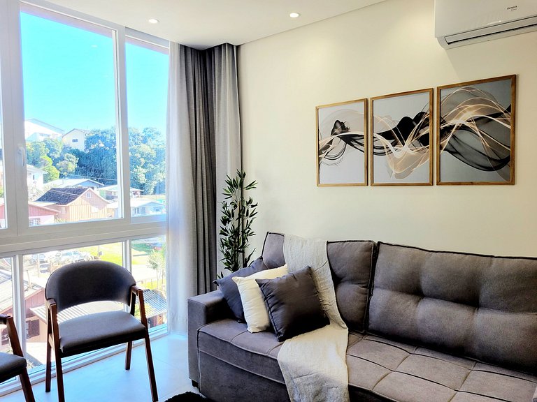 308-3 Excelente apartamento com piscina aquecida, próximo ao