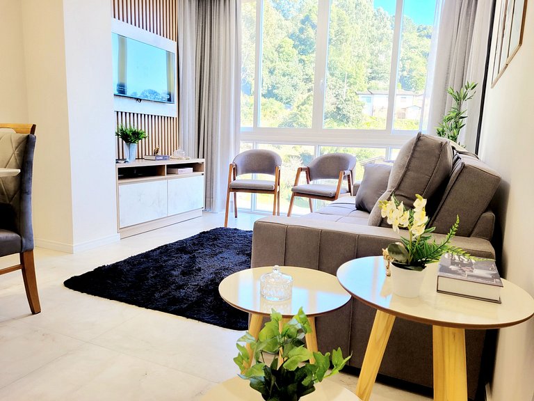 308-3 Excelente apartamento com piscina aquecida, próximo ao